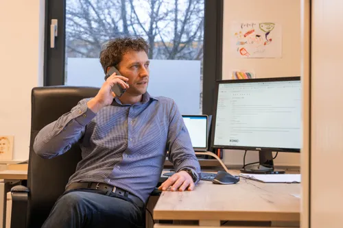 Jaap is calling somebody